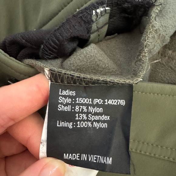 Obermeyer The Bond Softshell Ski Pant - Women’s size 2 - Picture 4 of 5